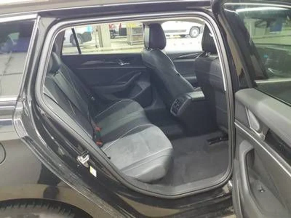 Volkswagen Passat Variant Business DSG 1,5 eTSI 110kW 5