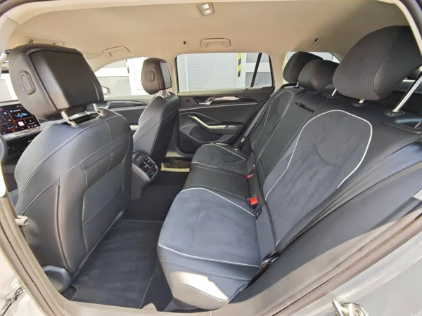 Volkswagen Passat Variant Business DSG 1,5 eTSI 110kW 12