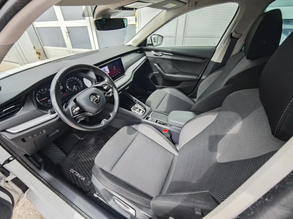 Škoda Octavia Combi Ambition DSG 2,0 TDI 85kW 10