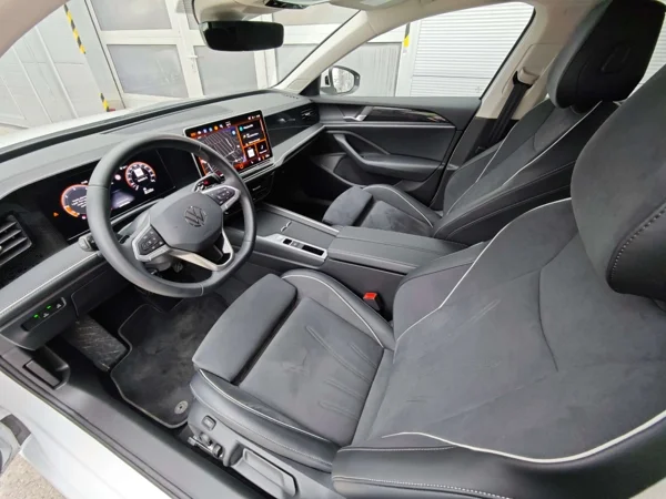 Volkswagen Passat Variant Business DSG 1,5 eTSI 110kW 10