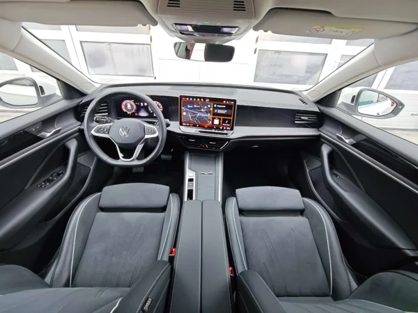Volkswagen Passat Variant Business DSG 1,5 eTSI 110kW 12