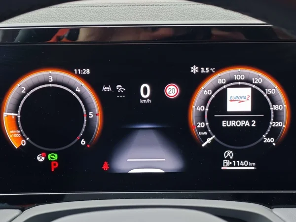Volkswagen Passat Variant Business DSG 1,5 eTSI 110kW 13