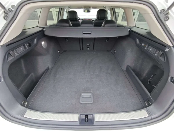 Volkswagen Passat Variant Business DSG 1,5 eTSI 110kW 33