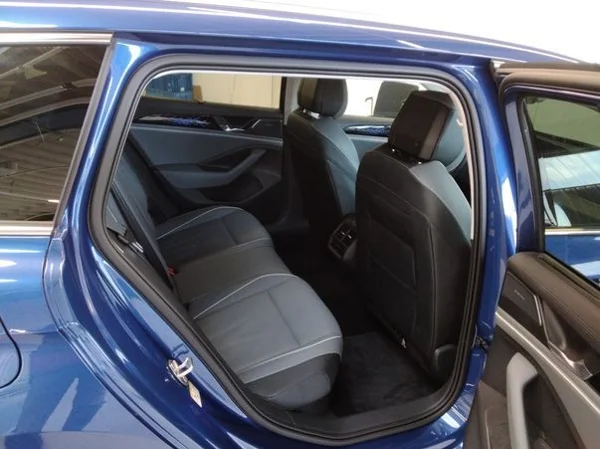 Volkswagen Passat Variant Elegance + dovýbava DSG 2,0 TDI 110kW 7