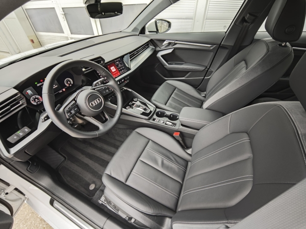 Audi A3 Sportback bohatá dovýbava S-Tronic STR 35 TDI 110kW 10