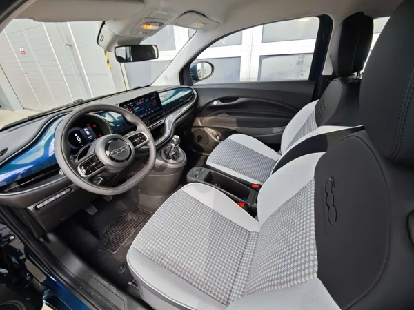 Fiat 500 Torino Hybrid 48kW 11