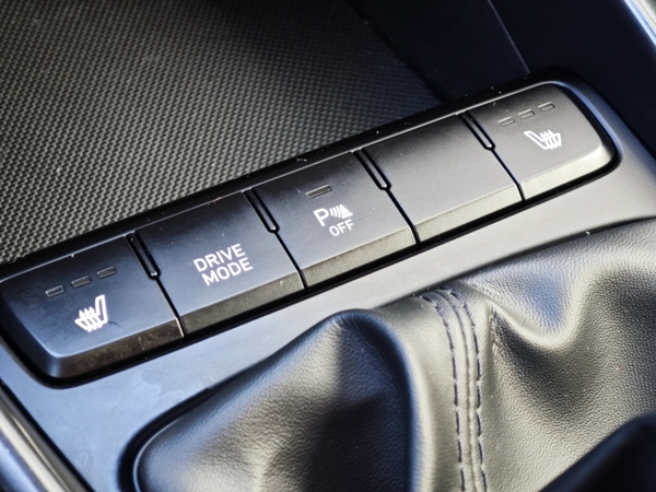 Hyundai i20 Family + Winter Pack s DRIVE MODE T-GDi 74kW 17