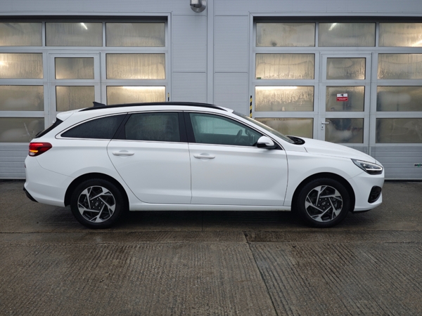 Hyundai i30 CW FAMILY + NAVI + LED 1,5 71kW 9