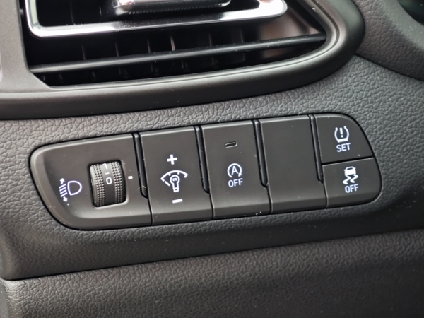 Hyundai i30 CW FAMILY + NAVI + LED 1,5 71kW 28