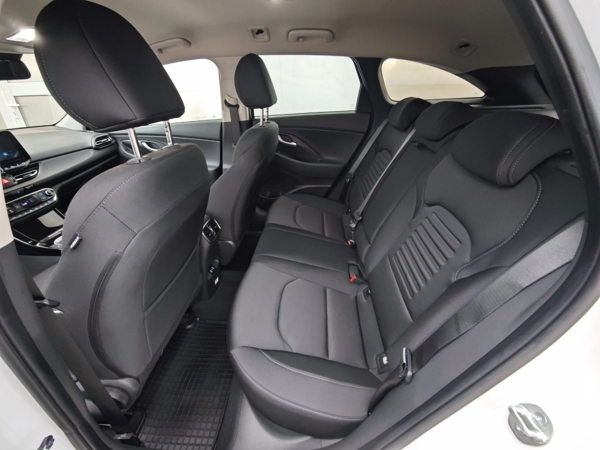 Hyundai i30 CW FAMILY + NAVI + LED 1,5 71kW 11