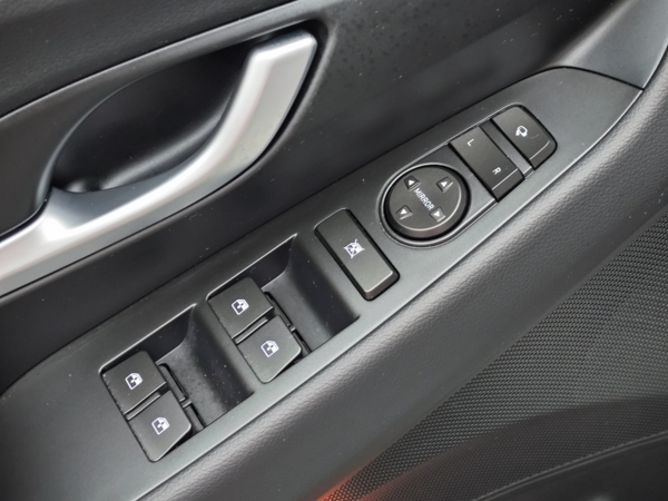 Hyundai i30 CW FAMILY + NAVI + LED 1,5 71kW 29