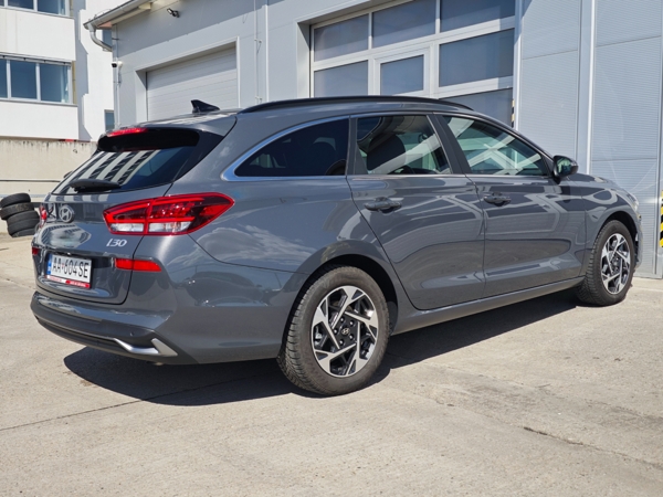Hyundai i30 CW FAMILY + Smart Pack DCT 1,5 T-GDi MHEV  103kW 2