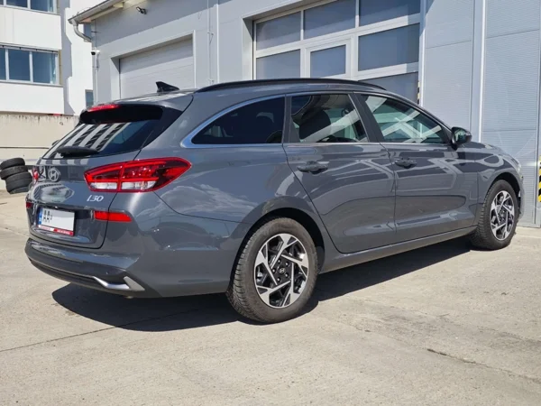 Hyundai i30 CW FAMILY + Smart Pack DCT 1,5 T-GDi MHEV  103kW 2