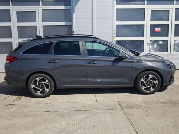 Hyundai i30 CW FAMILY + Smart Pack DCT 1,5 T-GDi MHEV  103kW 9