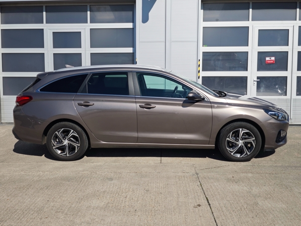Hyundai i30 CW Family 1,5 DPi 81kW 9