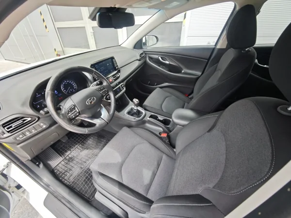 Hyundai i30 CW Family 1,6 CRDi 85kW 10
