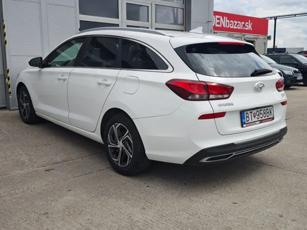 Hyundai i30 CW Family 1,6 CRDi 85kW 7
