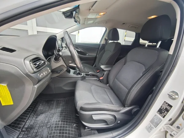 Hyundai i30 CW Family 1,6 CRDi 85kW 11