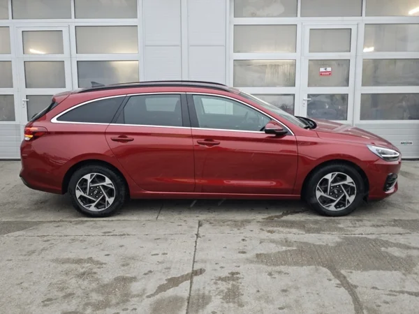 Hyundai i30 CW FAMILY DCT 1,5 T-GDi MHEV 103kW 9