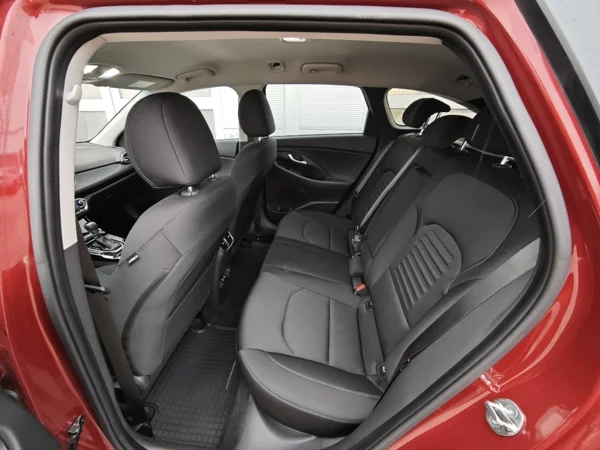 Hyundai i30 CW FAMILY DCT 1,5 T-GDi MHEV 103kW 11