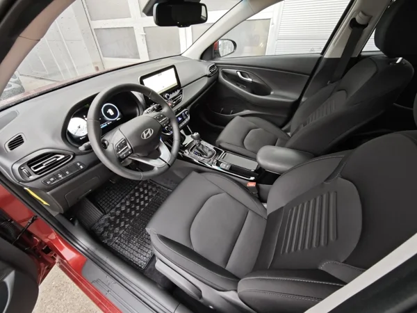 Hyundai i30 CW FAMILY DCT 1,5 T-GDi MHEV 103kW 10