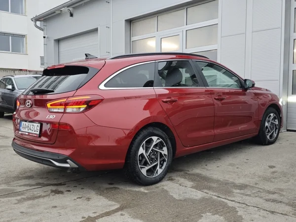 Hyundai i30 CW FAMILY DCT 1,5 T-GDi MHEV 103kW 2