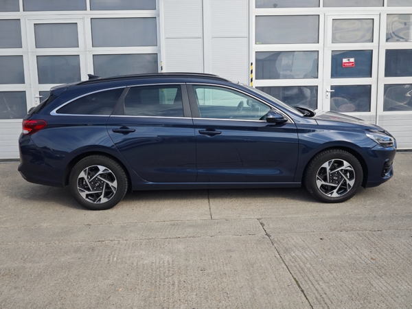 Hyundai i30 CW FAMILY DCT 1,5 T-GDi MHEV 103kW 9