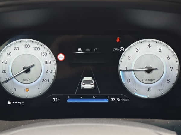 Hyundai i30 CW FAMILY DCT 1,5 T-GDi MHEV 103kW 13