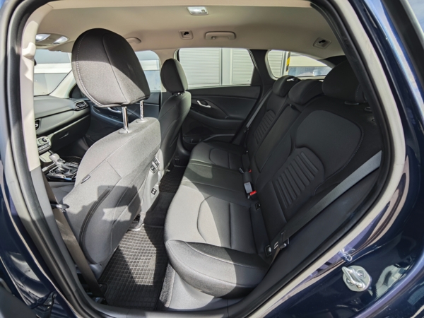 Hyundai i30 CW FAMILY DCT 1,5 T-GDi MHEV 103kW 11