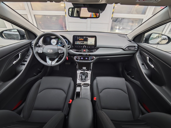 Hyundai i30 CW FAMILY DCT 1,5 T-GDi MHEV  103kW 3