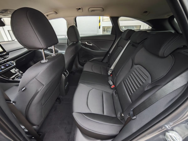 Hyundai i30 CW FAMILY DCT 1,5 T-GDi MHEV  103kW 11