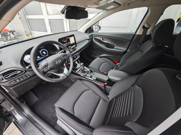 Hyundai i30 CW FAMILY DCT 1,5 T-GDi MHEV  103kW 10