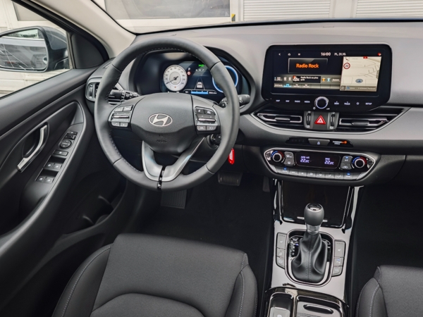 Hyundai i30 CW FAMILY DCT 1,5 T-GDi MHEV  103kW 12