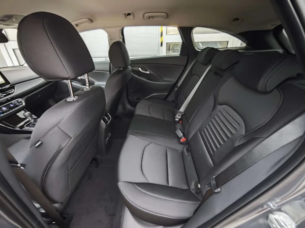 Hyundai i30 CW FAMILY DCT 1,5 T-GDi MHEV  103kW 11