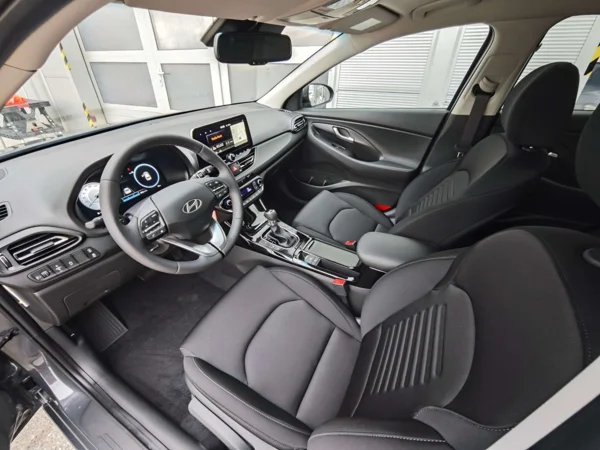 Hyundai i30 CW FAMILY DCT 1,5 T-GDi MHEV  103kW 10