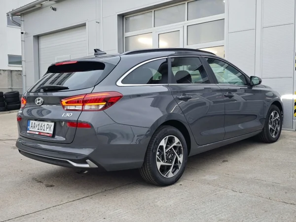 Hyundai i30 CW FAMILY DCT 1,5 T-GDi MHEV  103kW 2