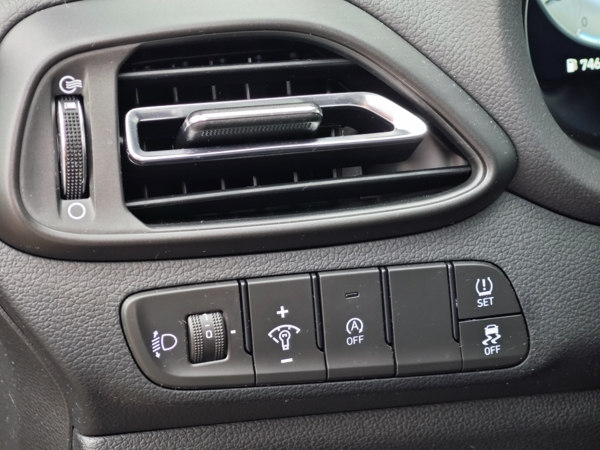 Hyundai i30 CW FAMILY DCT 1,5 T-GDi MHEV  103kW 25