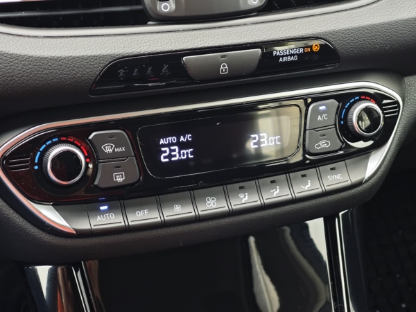 Hyundai i30 CW FAMILY DCT 1,5 T-GDi MHEV  103kW 17