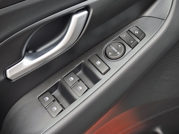 Hyundai i30 CW FAMILY DCT 1,5 T-GDi MHEV  103kW 26