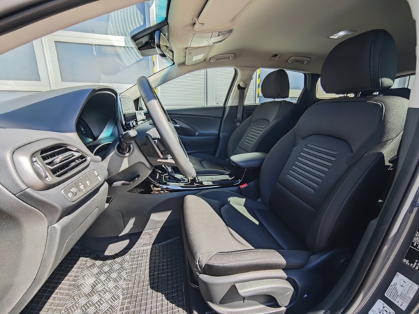 Hyundai i30 CW FAMILY DCT 1,5 T-GDi MHEV  103kW 11