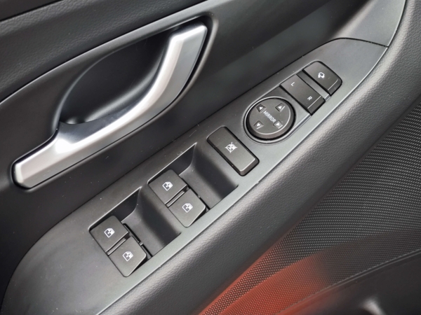 Hyundai i30 CW FAMILY DCT 1,5 T-GDi MHEV  103kW 27