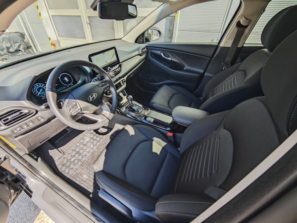 Hyundai i30 CW FAMILY DCT 1,5 T-GDi MHEV  103kW 10