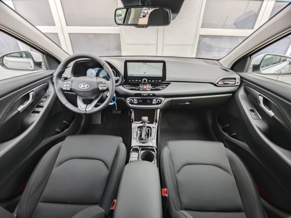 Hyundai i30 CW FAMILY +NAVI+LED 103kW 12