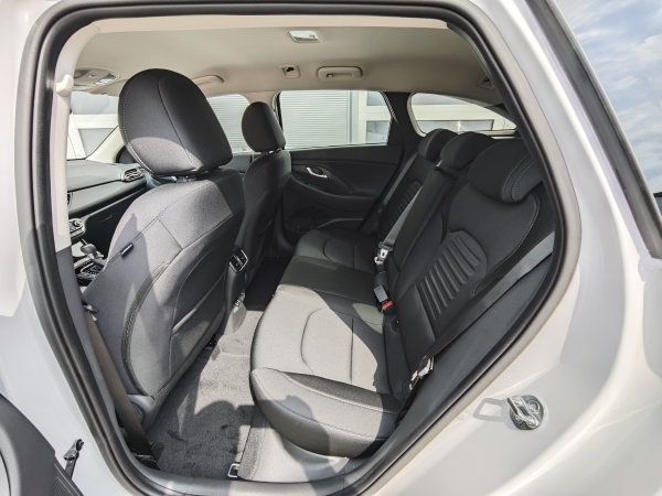 Hyundai i30 CW FAMILY +NAVI+LED 103kW 11