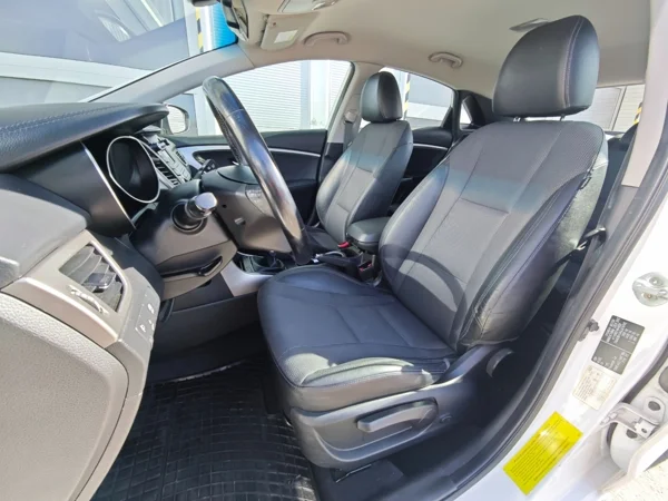 Hyundai i30 Style 1,6 CRDi 100kW 11
