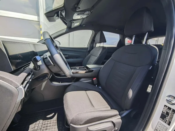 Hyundai Tucson Family + Black Pack HEV A/T 1,6 176kW 11