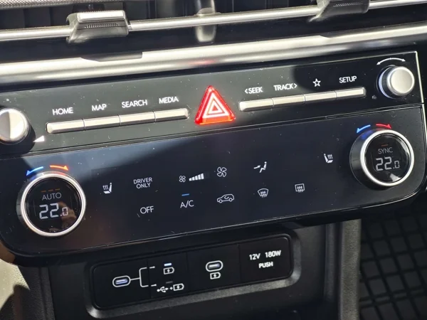 Hyundai Tucson Family + Black Pack HEV A/T 1,6 176kW 21