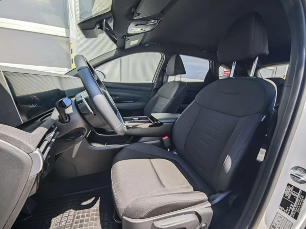 Hyundai Tucson Family + Black Pack HEV A/T 1,6 176kW 11
