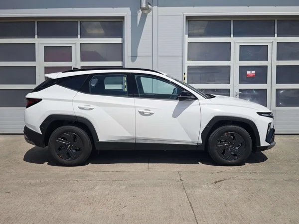 Hyundai Tucson Family + Black Pack HEV A/T 1,6 176kW 9