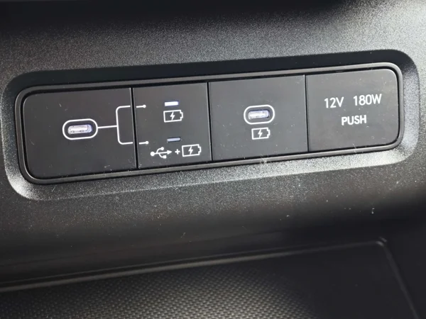 Hyundai Tucson Family + Black Pack HEV A/T 1,6 176kW 22